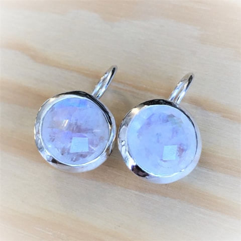 oh126-facettierter-regenbogen-mondstein-13-mm