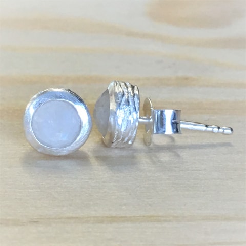 oh215-facettierter-regenbogen-mondstein-7-mm