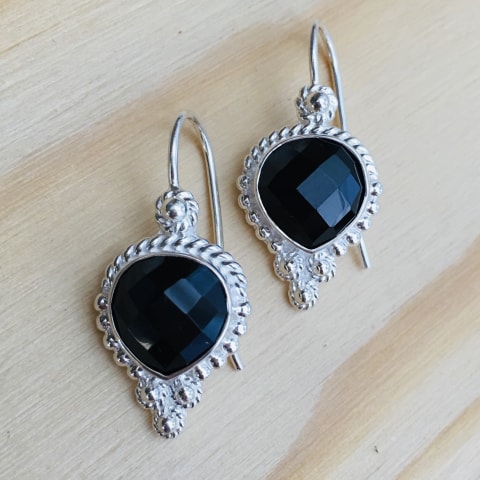 oh224-facettierter-schwarzer-spinell-22×14-mm