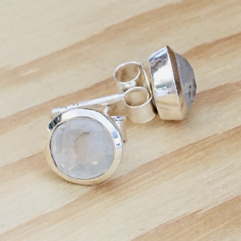 oh285-facettierter-regenbogen-mondstein-7-mm