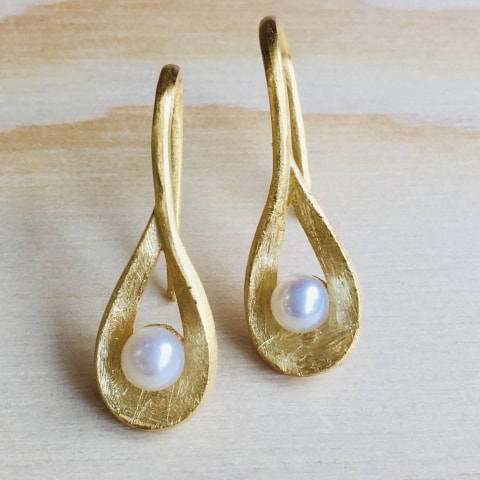 oh314-suesswasserperle-silber-vergoldet-15×8-mm