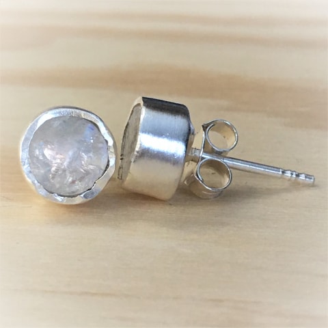 oh429-regenbogen-mondstein-roh-silber-matt-8-mm